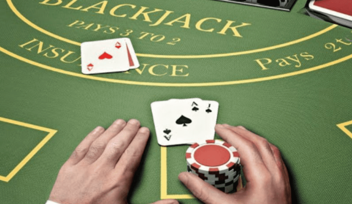 Các hành động cơ bản có thể bắt đầu theo các quy tắc Blackjack