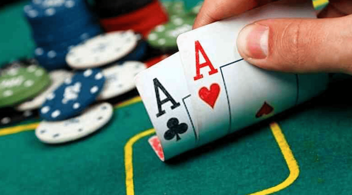 Cách chơi Poker xì tố và mẹo tâm lý để ăn tiền của đối thủ